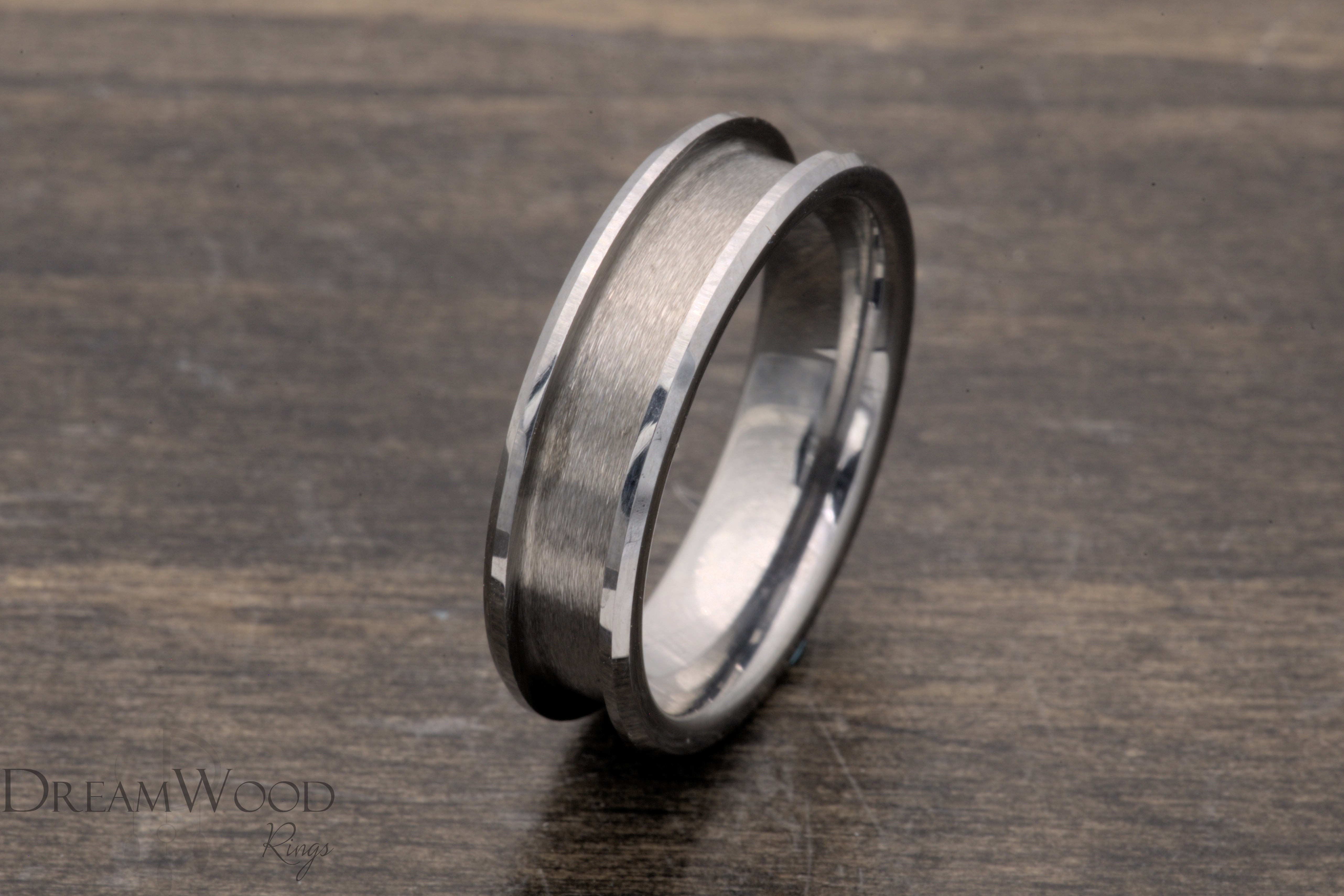 THE LONE STAR | Black Tungsten Wedding Band With Diamond | Saga Bands