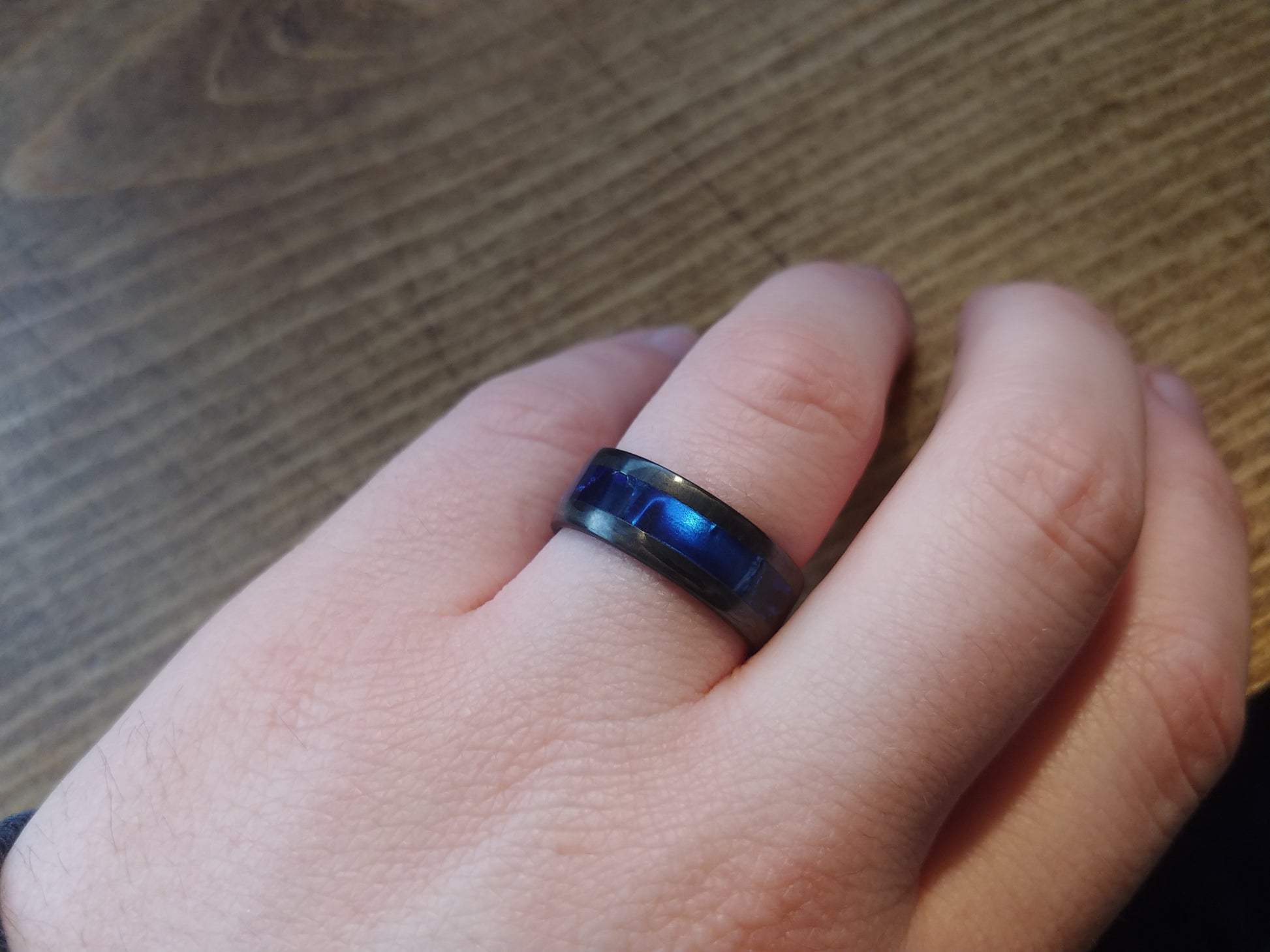 Carbon fiber with blue inlay - DreamWood Rings Supplies